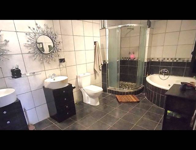 FARM TO LET IN AGRICULTURAL HOLDING 400